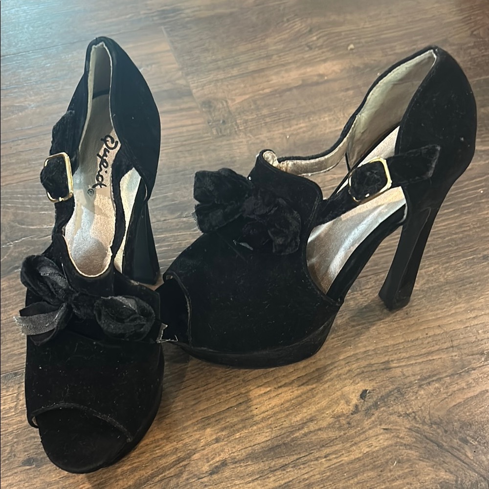 Qupid Black Velvet Women's Heels